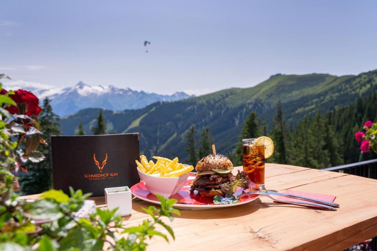 ホテル Schmiedhof Alm ツェル アム ゼー エクステリア 写真